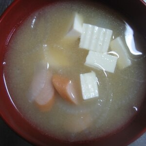 ❤タマネギとウインナーと豆腐のお味噌汁❤